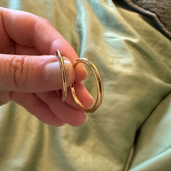 Mejuri Tube Large Hoops - Picture 4 of 4